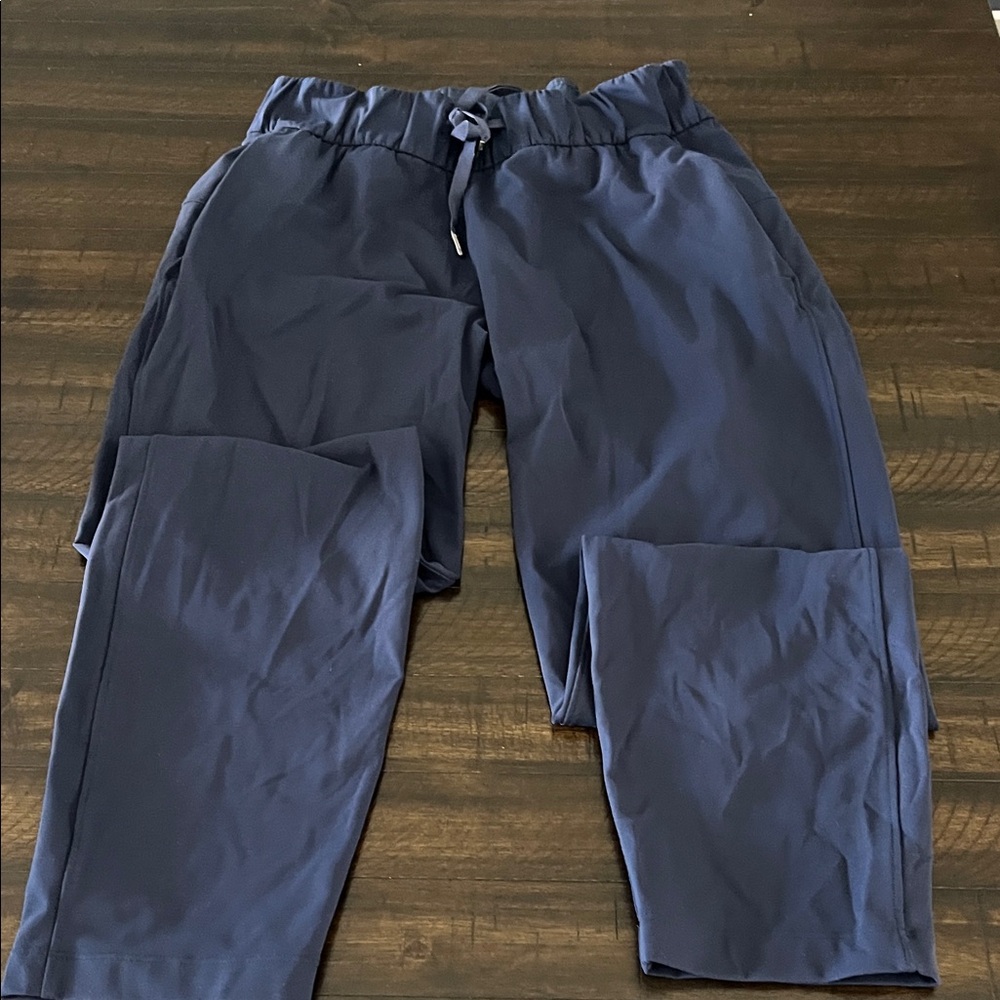 Lulu Lemon size 4 women Navy Blue Joggers
